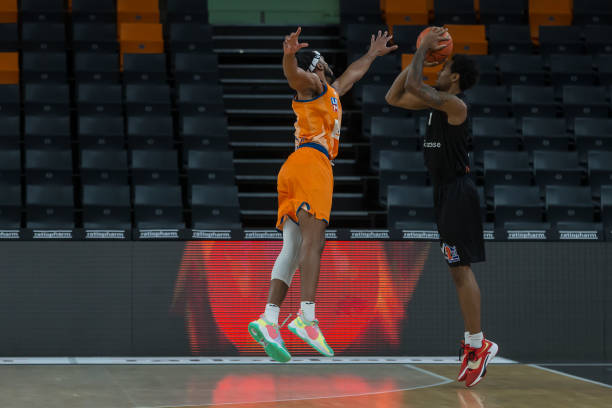 表现得尤为 表现得尤为