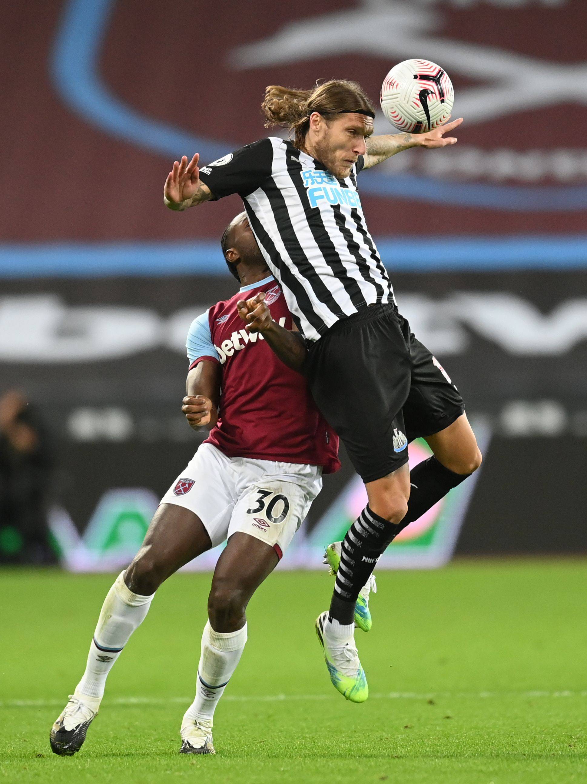 她的对手正 她的对手正