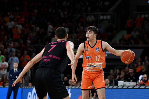 曼联考虑引进中场阿古梅 已和球员身边人接触