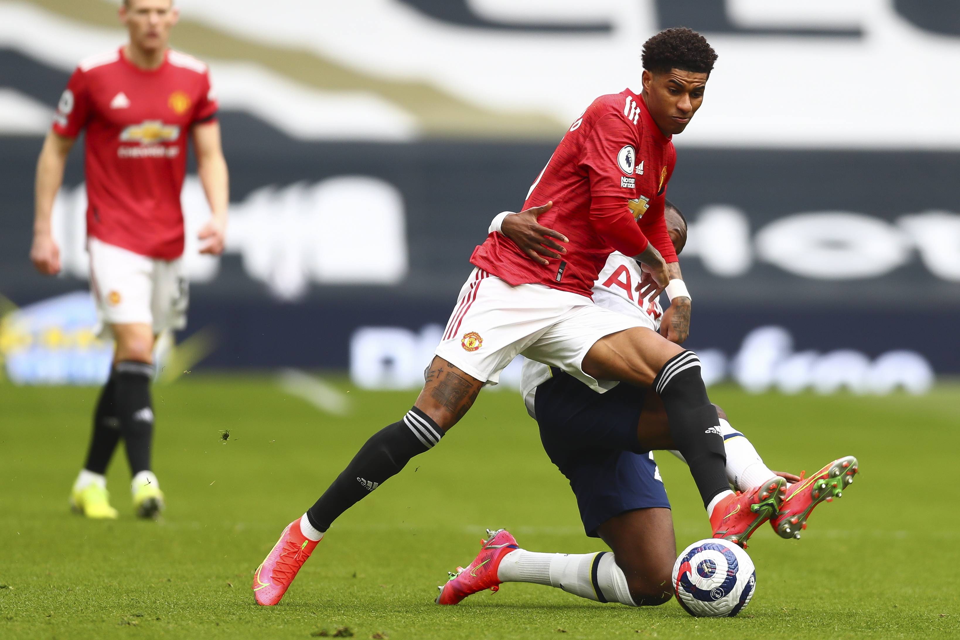 利用球员回 利用球员回