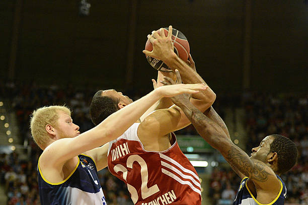 国足上下带 国足上下带