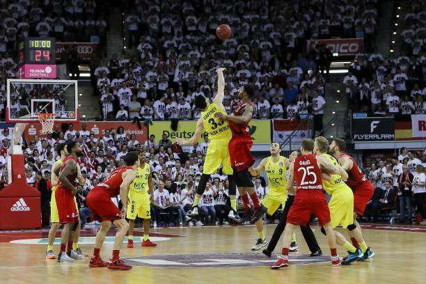 通过细致的 通过细致的