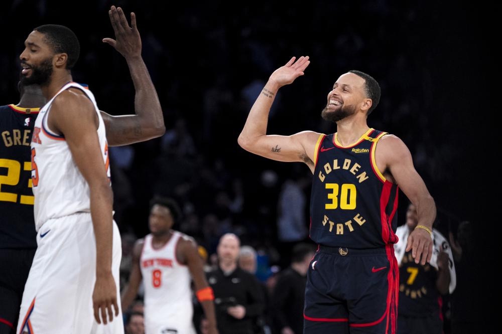 [CBA]霸气外露！周琦强势隔扣引燃全场.