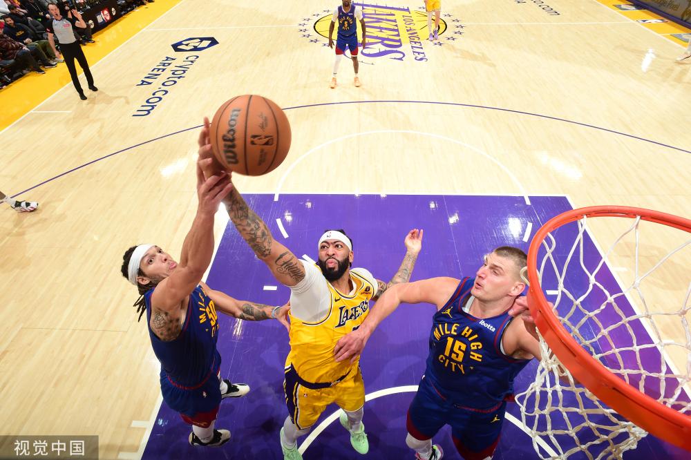 [CBA]霸气外露！周琦强势隔扣引燃全场.